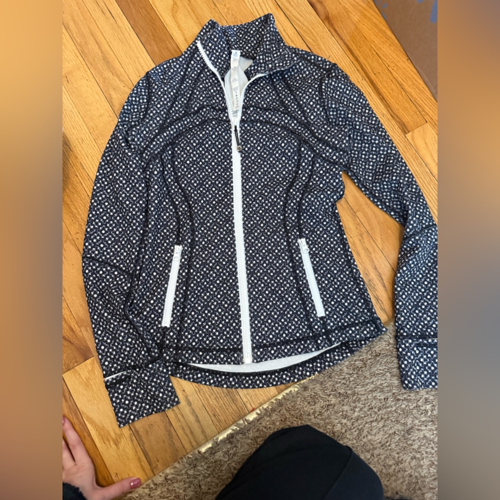 Lululemon Black White Print Zip Up Jacket Size 6‎ Hooded Athletic Running Jacket